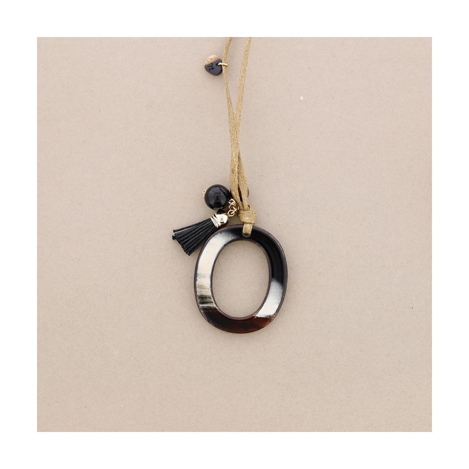 LONG NECKLACE PENDANT INITIAL LETTER O RESIN