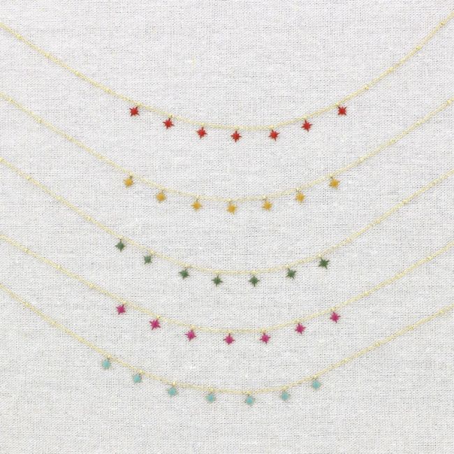 STEEL SHORT NECKLACE WITH LITTLE ENAMEL STARS PENDANTS