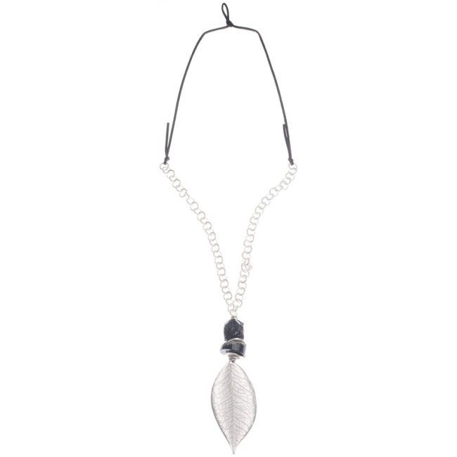 COLLAR LARGO COLGANTE HOJA METAL
