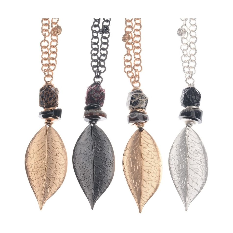 METAL LEAF PENDANT LONG NECKLACE