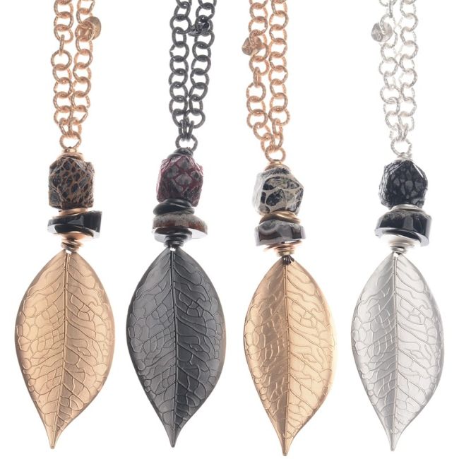 COLLAR LARGO COLGANTE HOJA METAL