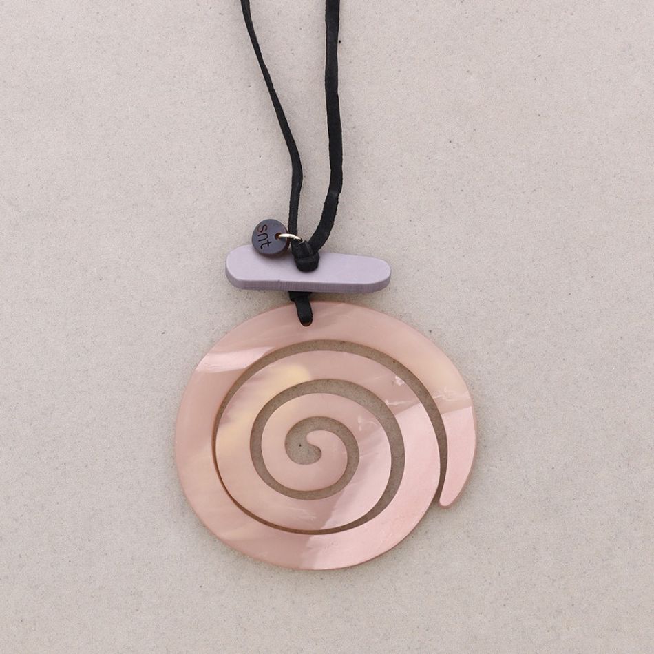 LONG RESIN SPIRAL PENDANT NECKLACE