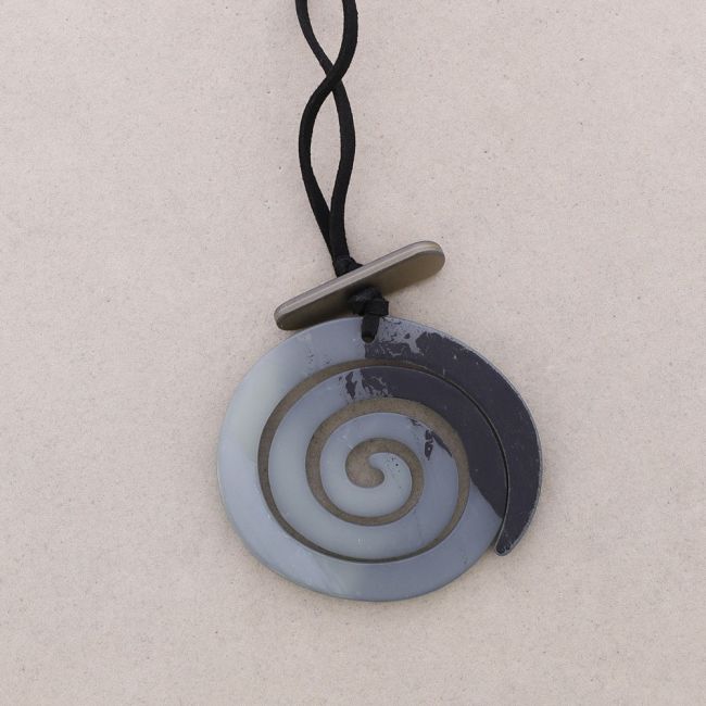 LONG RESIN SPIRAL PENDANT NECKLACE