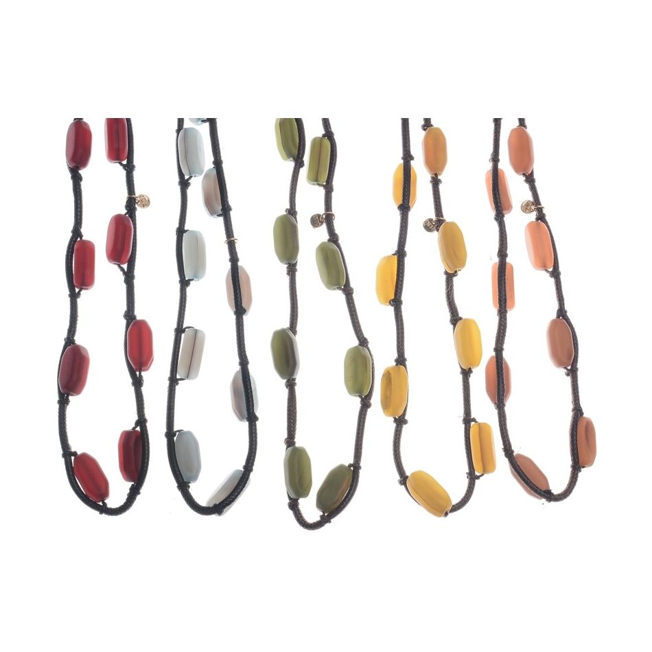 LONG NECKLACE WITH KNOTTED RESIN BEADS