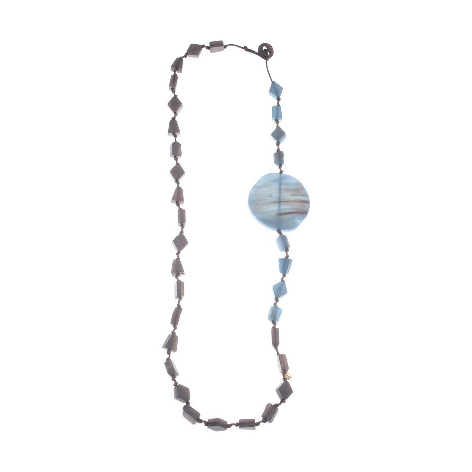 COLLAR LARGO CUENTAS MEDALLÓNES RESINA