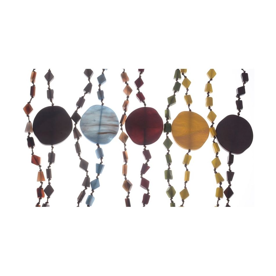 LONG NECKLACE WITH RESIN MEDALLIONS