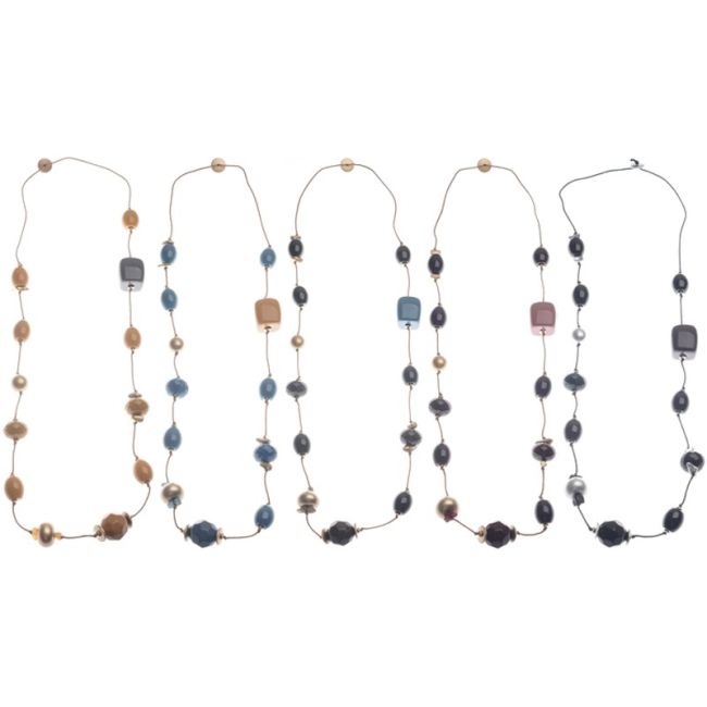 LONG NECKLACE WITH RESIN BEADS