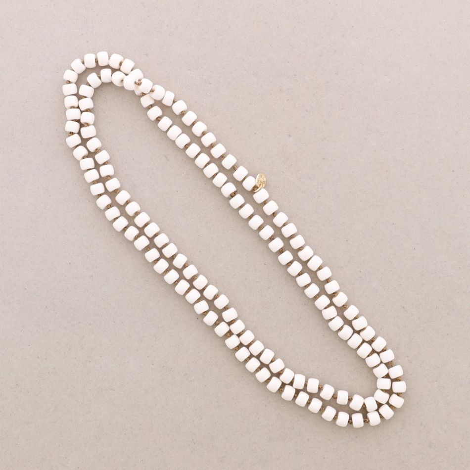 LONG NECKLACE WITH KNOTS