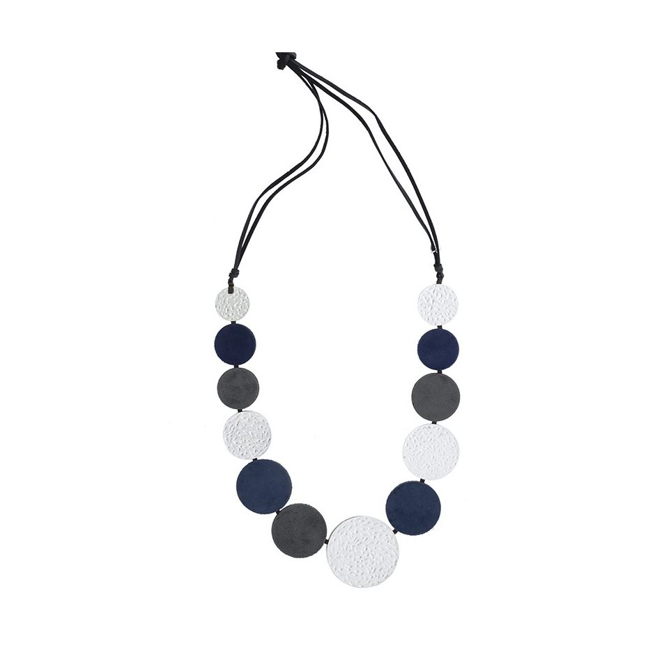 COLLAR LARGO MEDALLAS METAL CUERO
