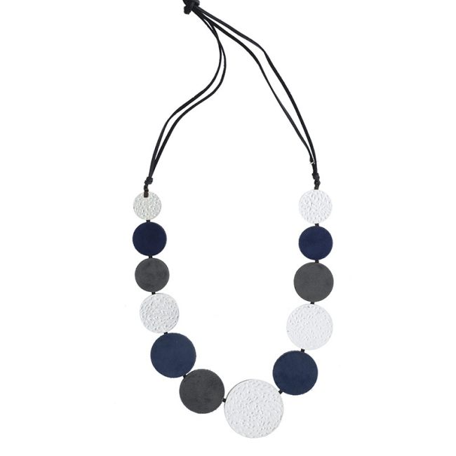 COLLAR LARGO MEDALLAS METAL CUERO