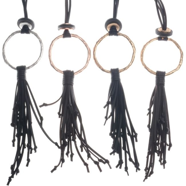COLLAR LARGO COLGANTE ANILLA METAL FLECO CUERO