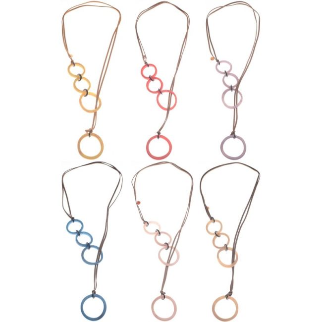 LONG NECKLACE WITH FOUR RESIN RINGS