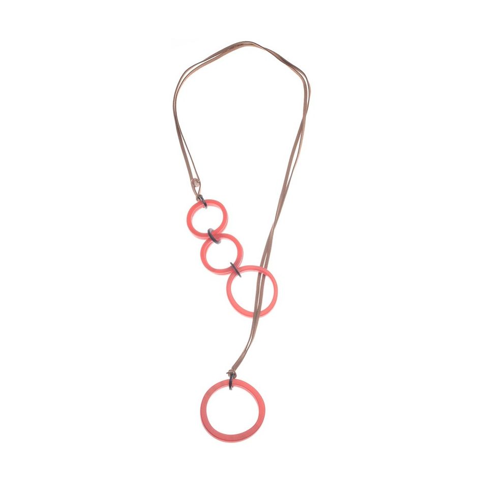 COLLAR LARGO CUATRO ANILLAS RESINA