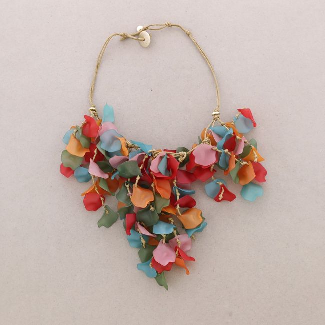 COLLAR RESINA PÉTALOS