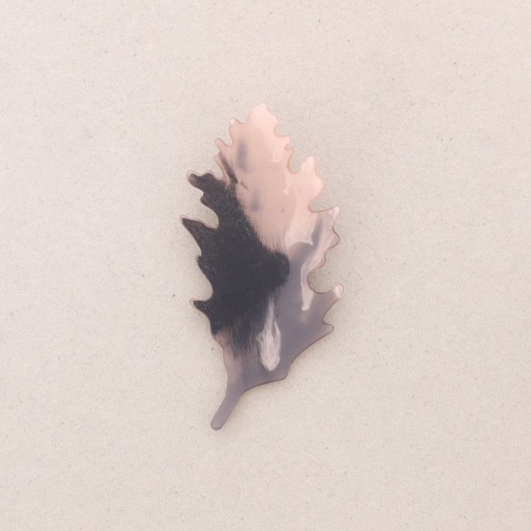 RESIN LEAF BROOCH
