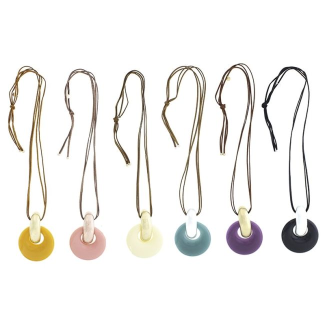 COLLAR LARGO COLGANTE METAL RESINA
