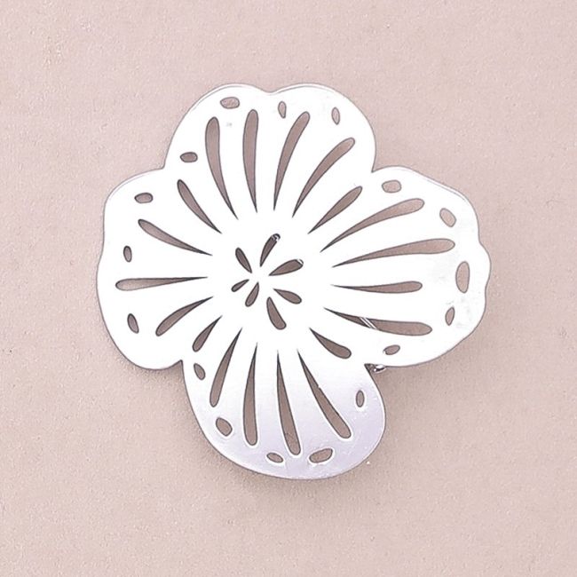 METAL OPENWORK FLOWER BROOCH