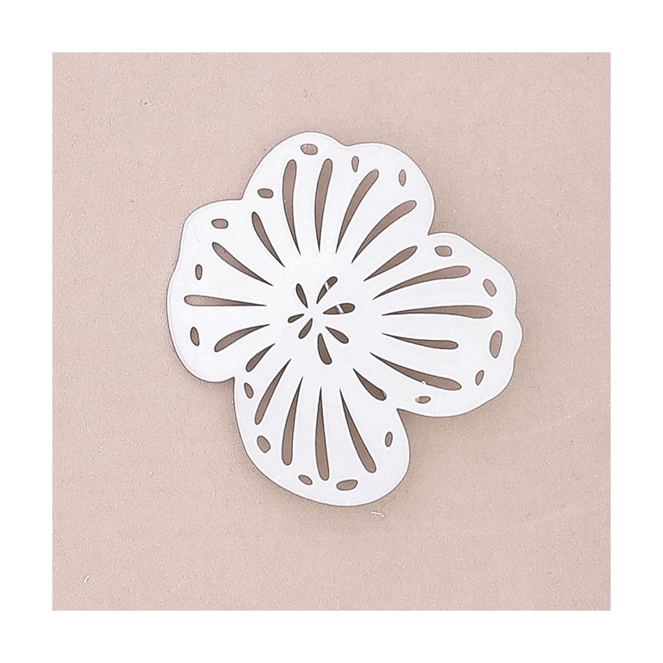 METAL OPENWORK FLOWER BROOCH