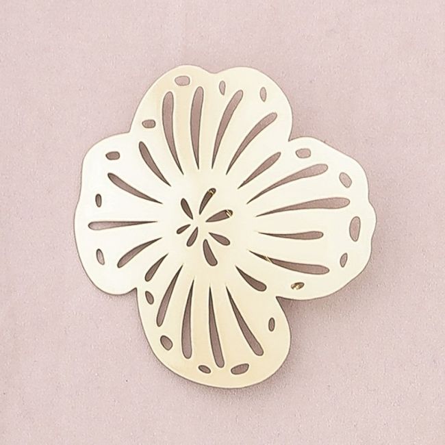 METAL OPENWORK FLOWER BROOCH