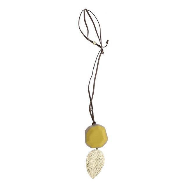 COLLAR LARGO COLGANTE RESINA HOJA METAL