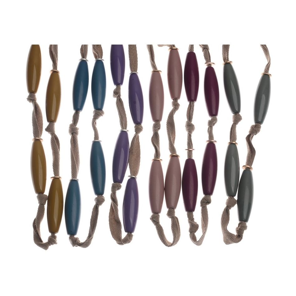 LONG NECKLACE WITH RESIN BEADS