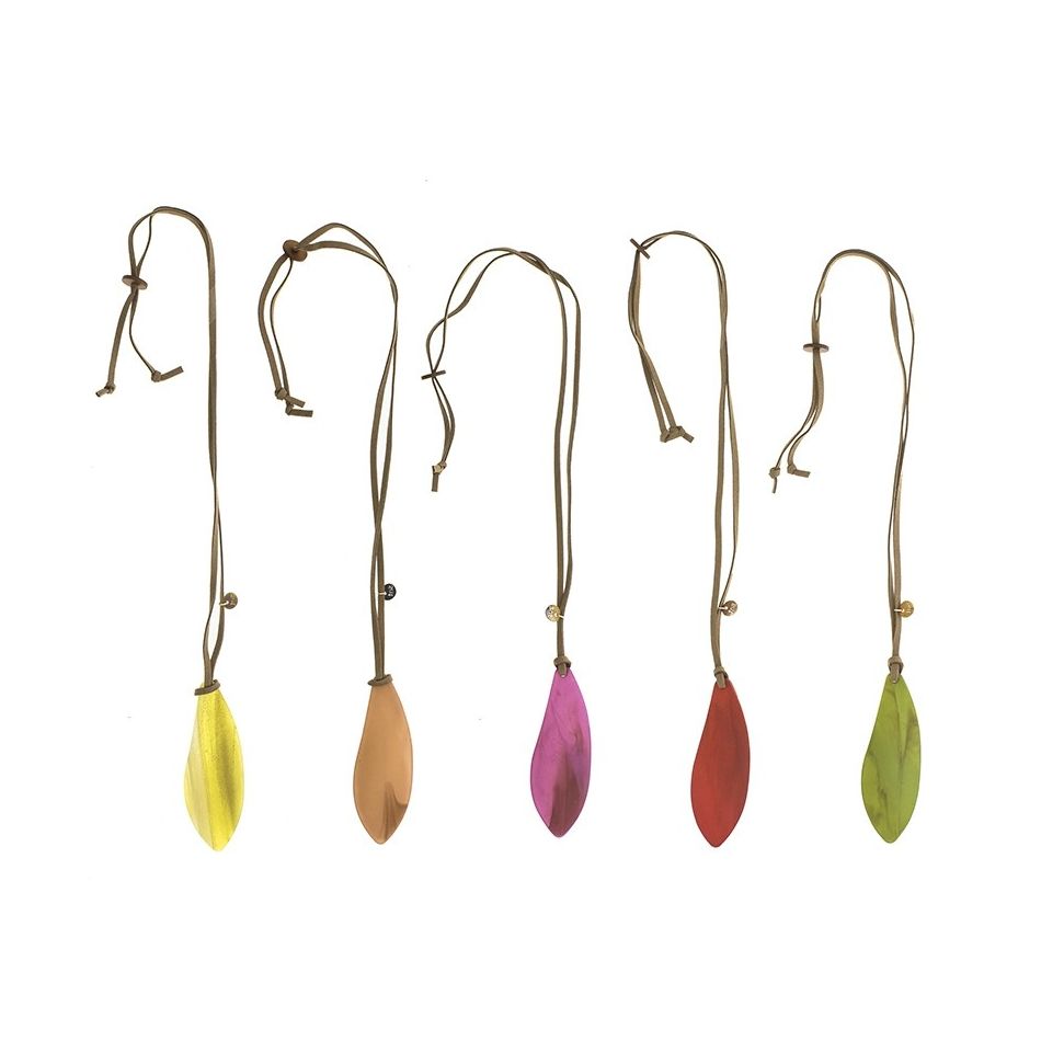 LONG RESIN LEAF PENDANT NECKLACE
