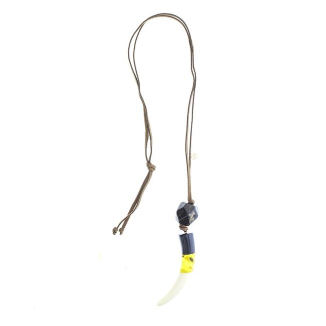 COLLAR LARGO COLGANTE CUERNO RESINA
