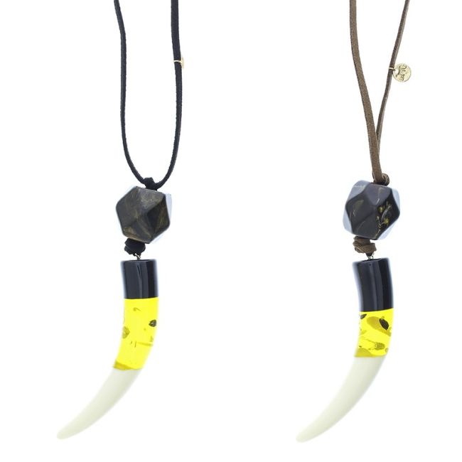 COLLAR LARGO COLGANTE CUERNO RESINA