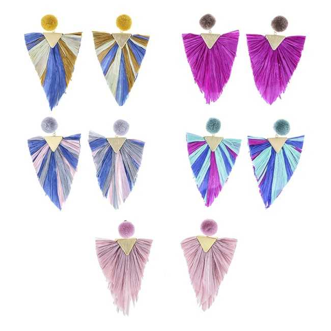 TRIANGULAR RAFFIA HANGING POMPOM EARRINGS