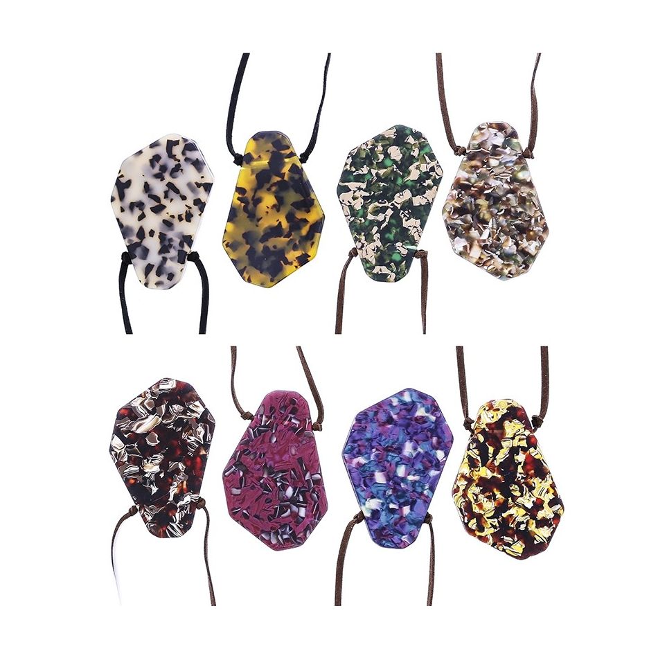 RESIN GEOMETRIC SHAPE PRINTED LONG PENDANT NECKLACE