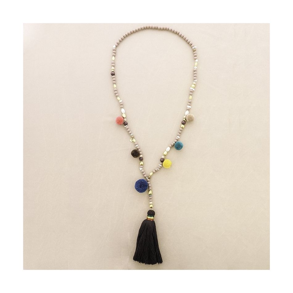 LONG NECKLACE WITH WOODEN BEADS WITH POMPOMS FRINGE