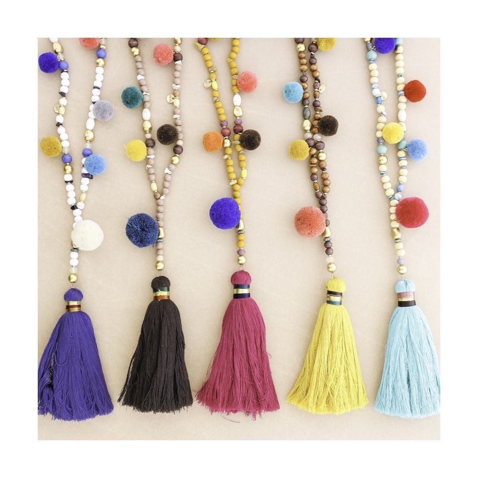 LONG NECKLACE WITH WOODEN BEADS WITH POMPOMS FRINGE