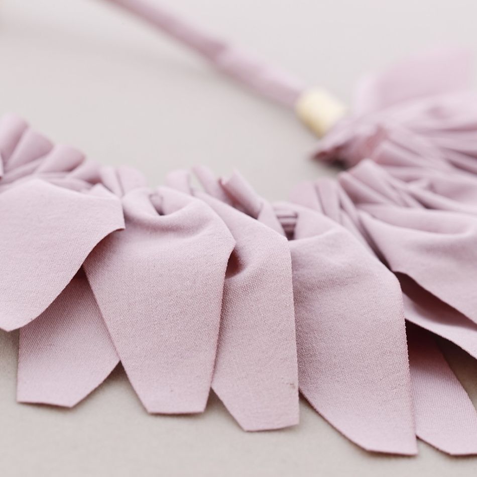 FABRIC PENDANT CHOKER