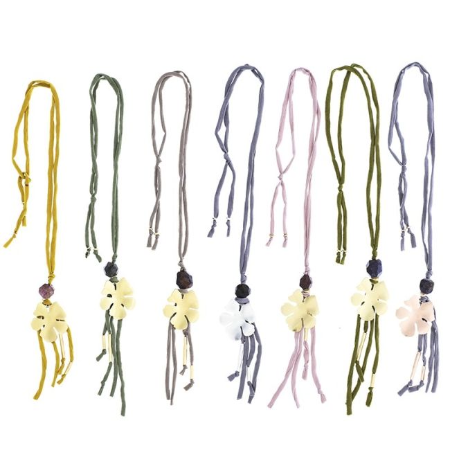 LONG FLOWER PENDANT NECKLACE