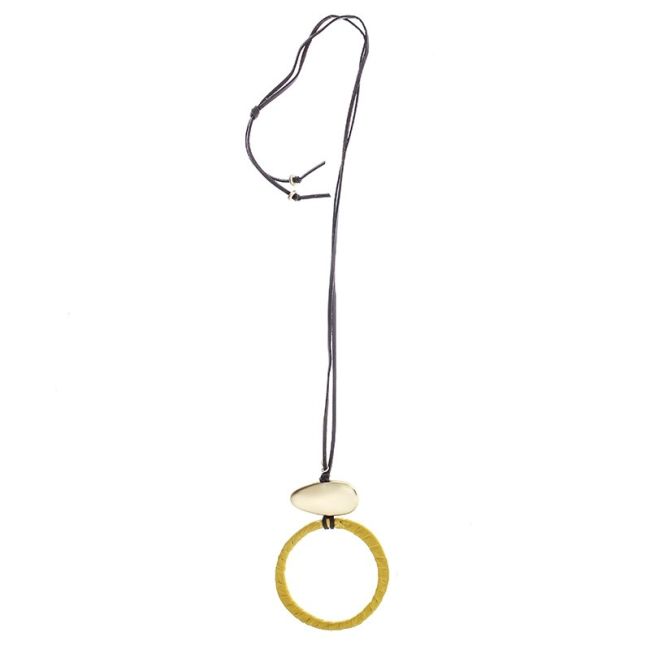 LONG NECKLACE WITH LINED METAL RING PENDANT