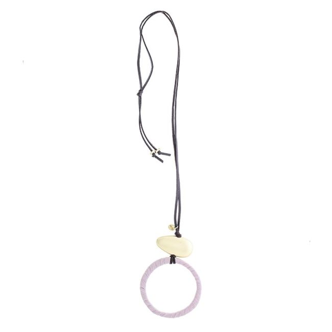 LONG NECKLACE WITH LINED METAL RING PENDANT