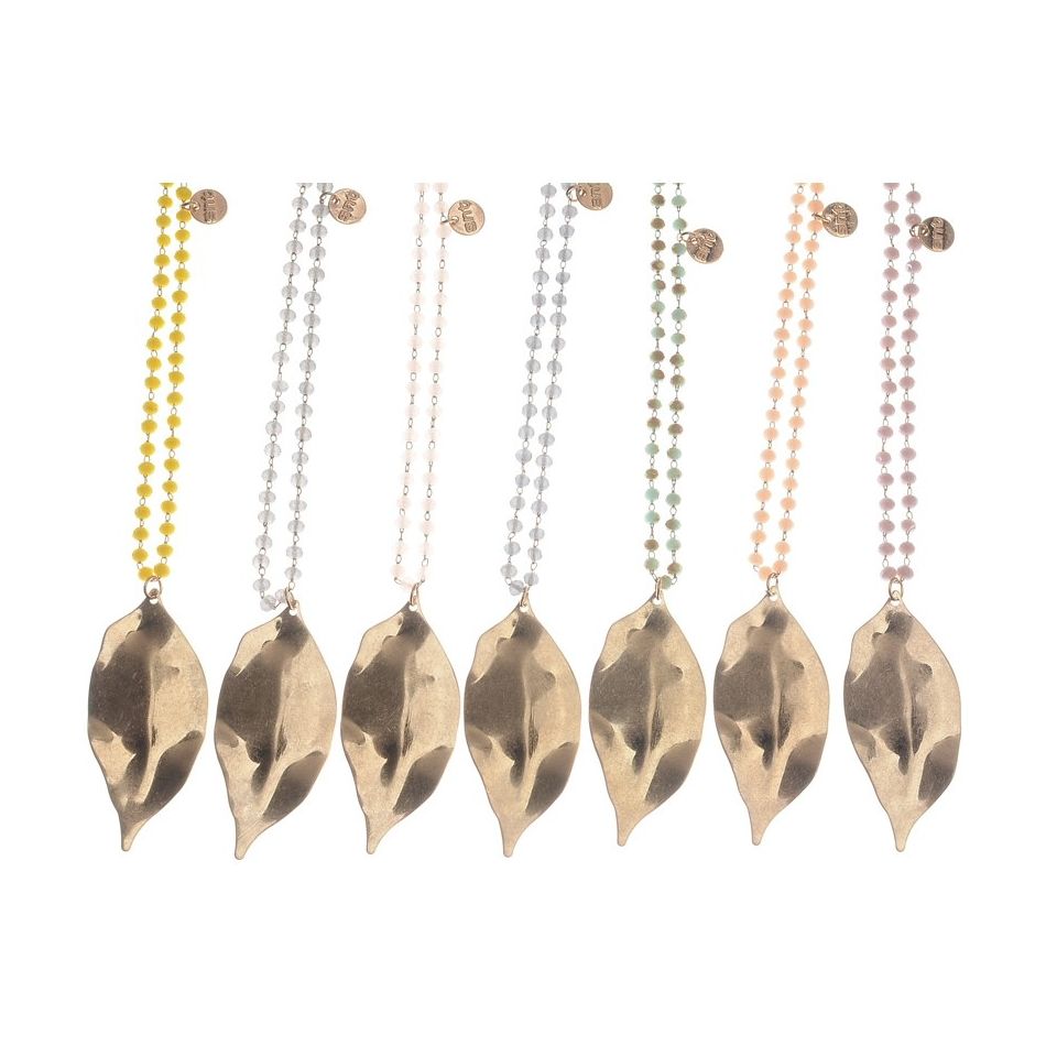 LONG NECKLACE WITH FACETED CRYSTALS AND METAL LEAF PENDANT
