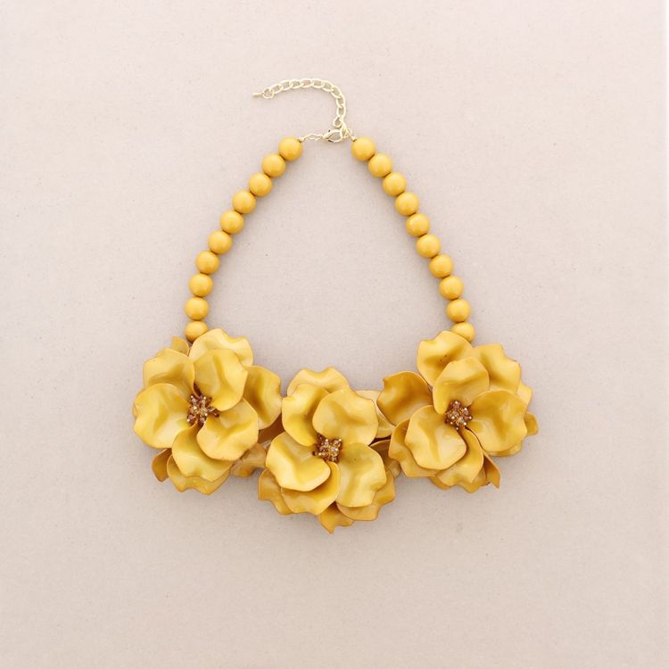 GARGANTILLA TRIPLE FLOR CUENTAS