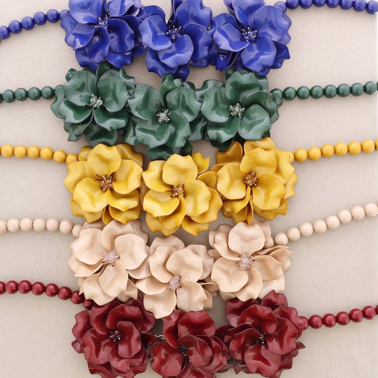 GARGANTILLA TRIPLE FLOR CUENTAS 2