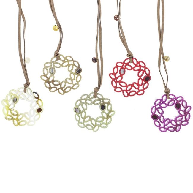 COLLAR LARGO COLGANTE ANILLA IRREGULAR RESINA