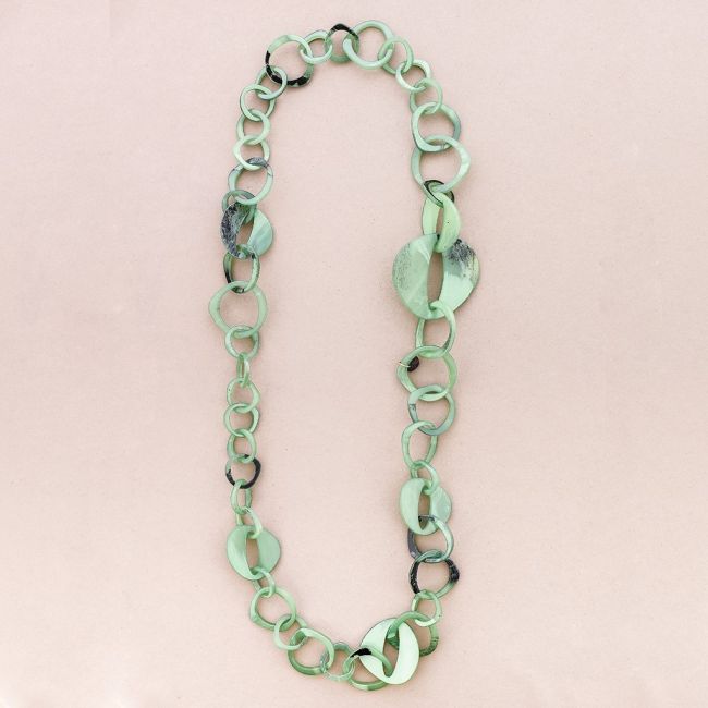 COLLAR LARGO ESLABONES RESINA