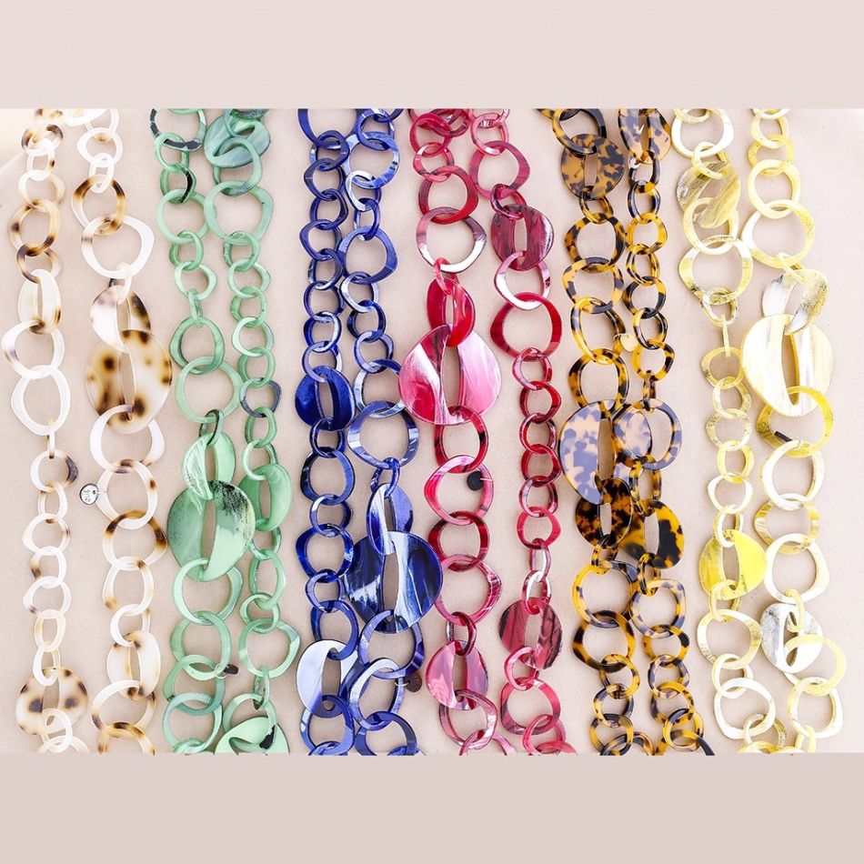 LONG RESIN LINK NECKLACE