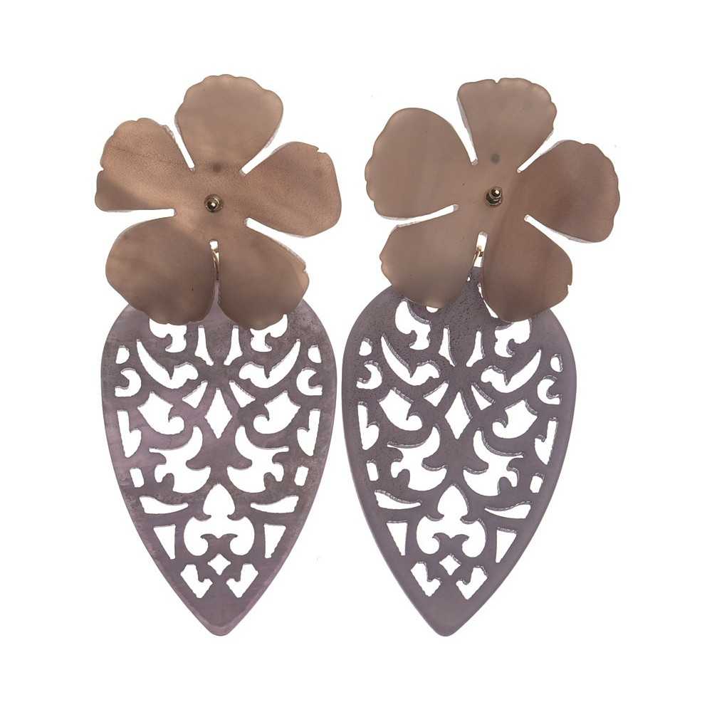 PENDANT FLOWER EARRINGS IN FRETWORK RESIN