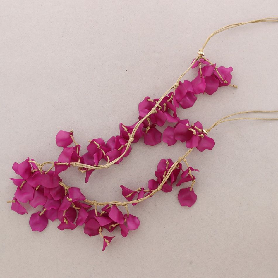 LONG NECKLACE WITH RESIN PETALS