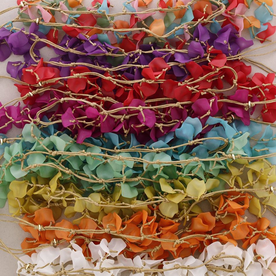 LONG NECKLACE WITH RESIN PETALS