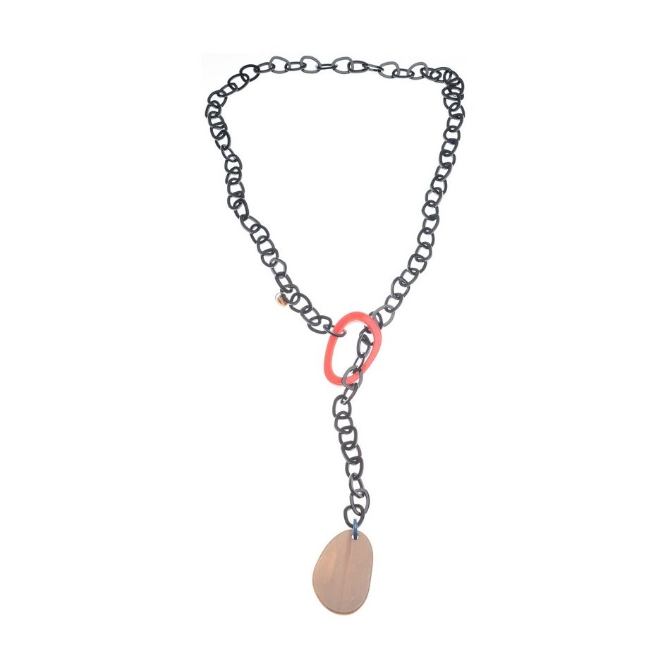 COLLAR LARGO EXTREMOS CUENTAS RESINA