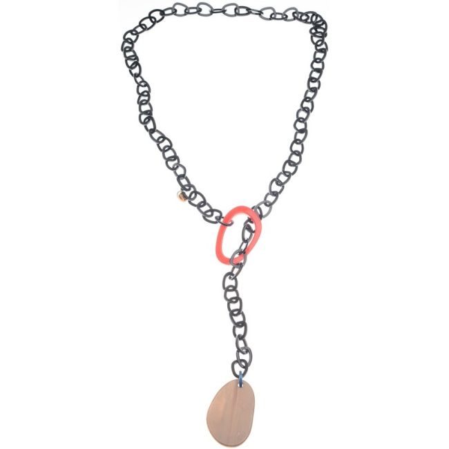 COLLAR LARGO EXTREMOS CUENTAS RESINA