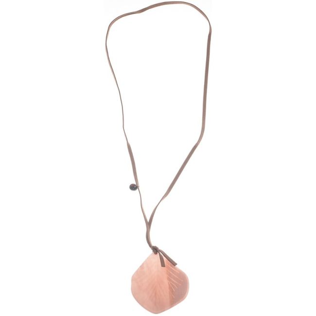 COLLAR LARGO COLGANTE HOJA RESINA