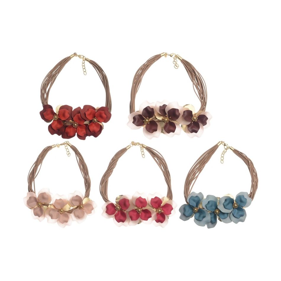 THREE RESIN FLOWERS SHORT NECKLACE