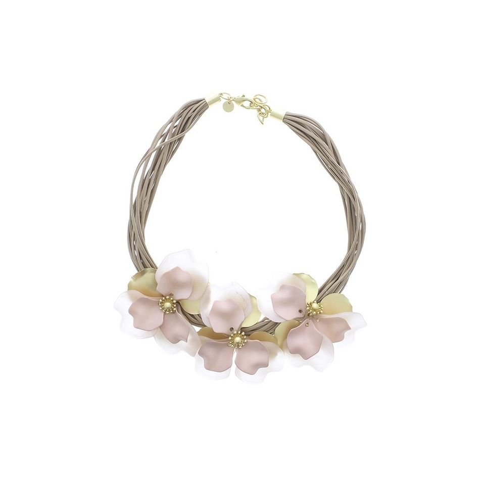 THREE RESIN FLOWERS SHORT NECKLACE